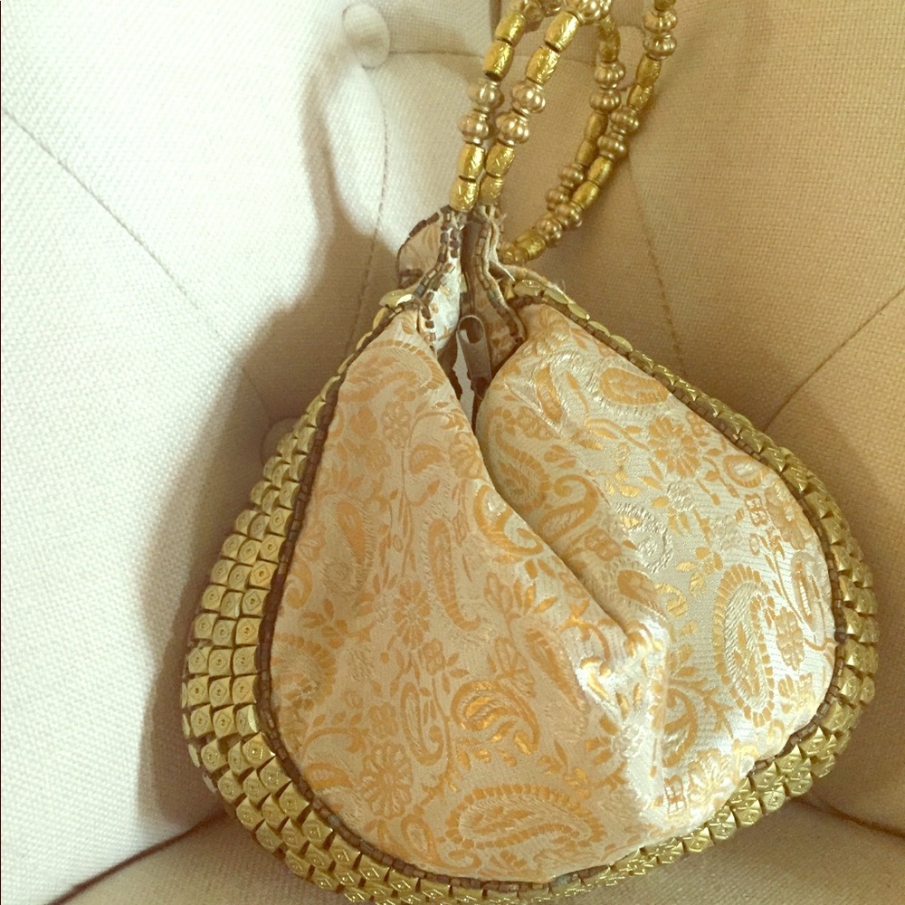 Elegant Beaded Wristlet Gold/Cream Bag